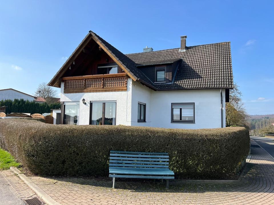 Thumbnail-Lage-Juwel: Zweifamilienhaus mit unverbautem Weitblick