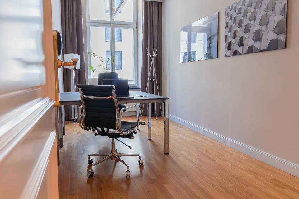 Thumbnail-Privater Desk im Einsteinpalais – Berliner Büro-Highlight mit Stil