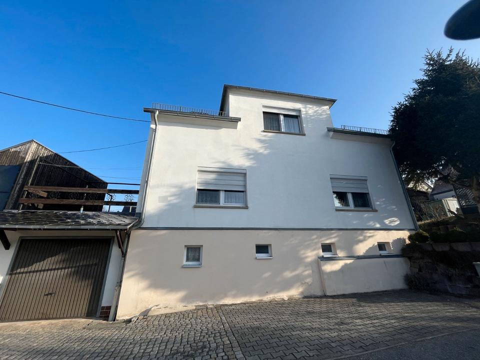 Thumbnail-Leerstehendes Einfamilienhaus mit zwei Etagen