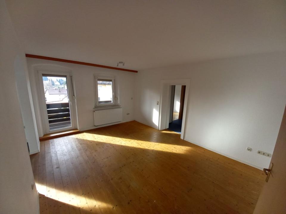 Thumbnail-Schöne Wohnung mit Balkon in Fichtelberg