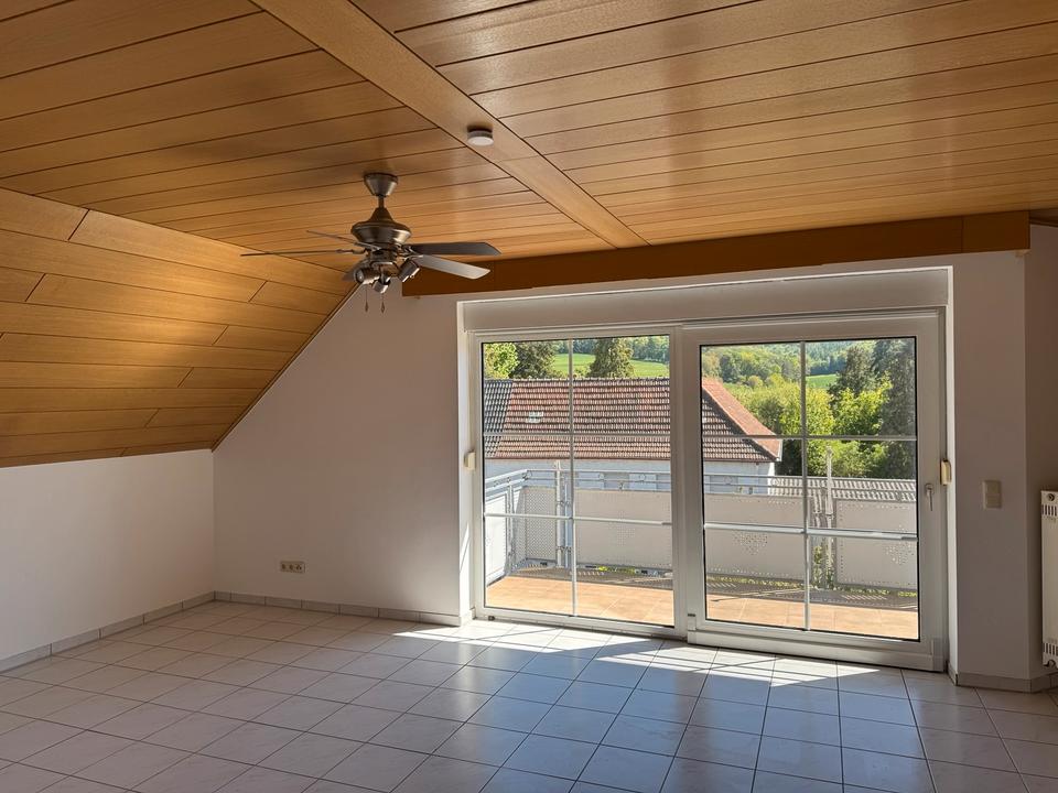 Thumbnail-Gepflegte helle DG Wohnung mit Balkon und EBK