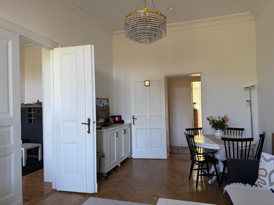 Thumbnail-Möblierte 3-Zimmer-Altbauwohnung mit Balkon in Toplage nahe Ratha