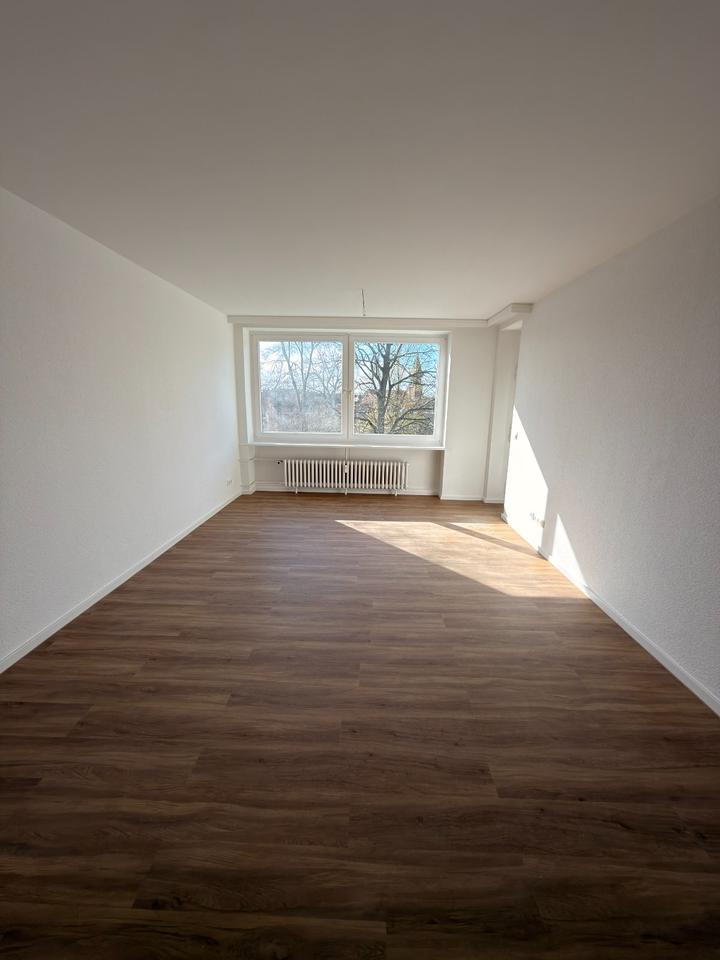 Thumbnail-zwei Zimmerwohnung im 2. OG mit EBK und Aufzug zu vermieten