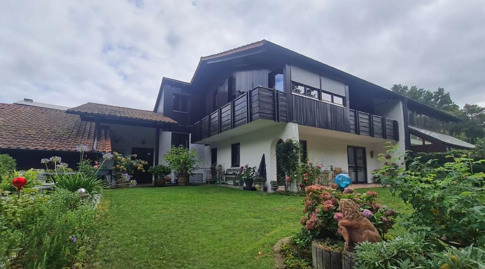 Thumbnail-Exklusive DHH mit ELW in Bestlage; provisionsfrei; Haus Garten