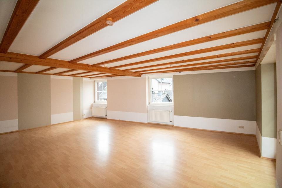 Thumbnail-Ihr neues Zuhause: Lichtdurchflutete 4-Zimmer-Wohnung mit Charme!