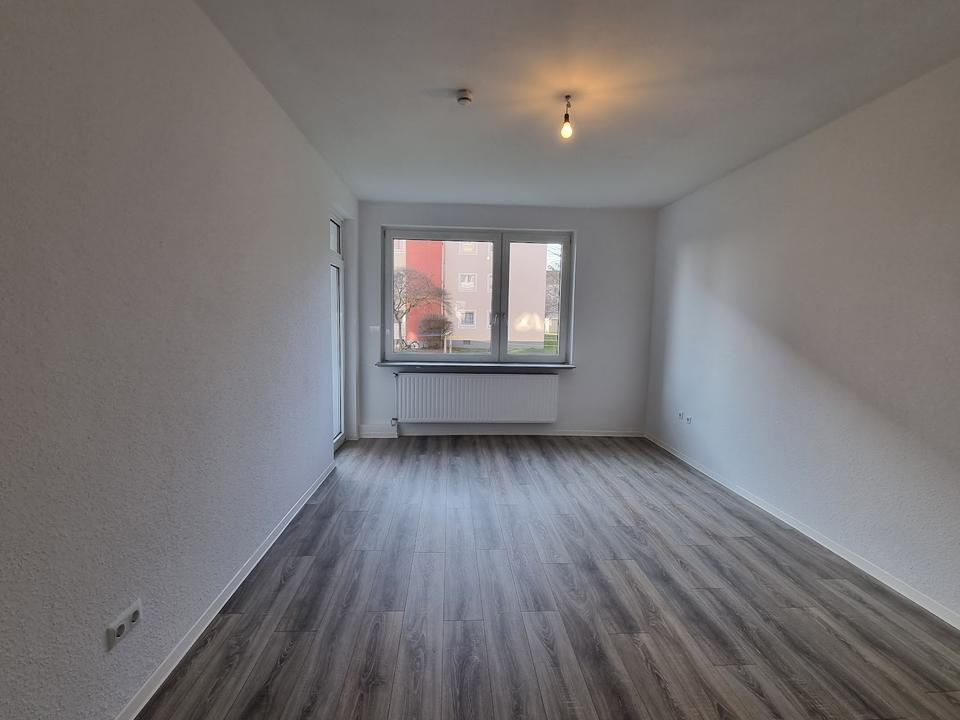 Thumbnail-Frisch renovierte Erdgeschoss-Wohnung mit 3 Zimmern und Balkon