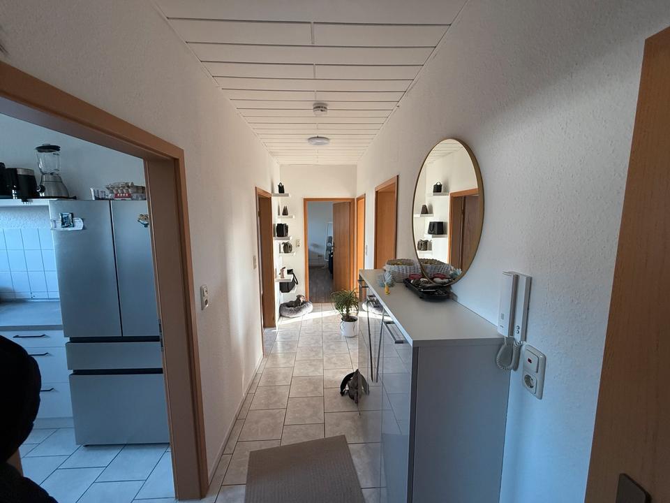 Thumbnail-3-Zimmer Wohnung mit Balkon und Garagentore