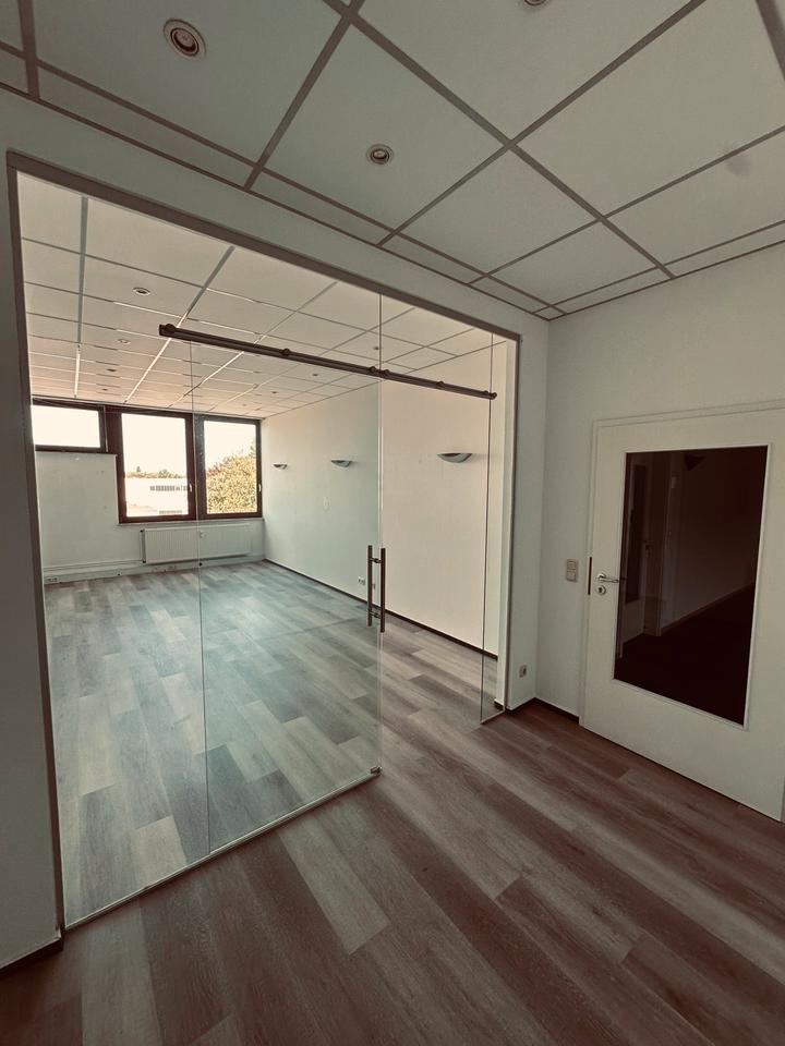 Thumbnail-ab ca. 43 m2 ( Büro - Lagerräume) , Lastenaufzug , Rampe