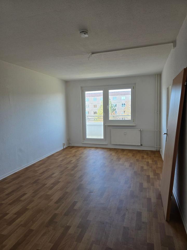 Thumbnail-Schnäppchenwohnung! 3 -Räume + Badewanne + Balkon