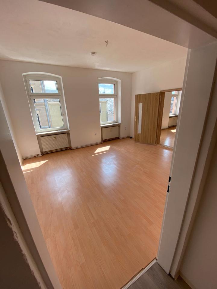 Thumbnail-Großzügige 5 Zimmer Wohnung (98 qm) im 2. OG frisch saniert