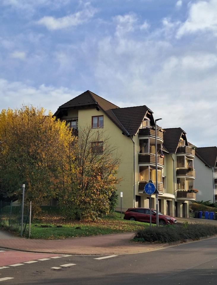 Thumbnail-Helle 3-Raum-Dachgeschosswohnung mit zwei Balkonen und Garage zu vermieten