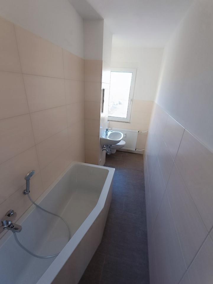 Thumbnail-komplett sanierte 4-Raumwohnung mit Blick auf die Gartenanlage