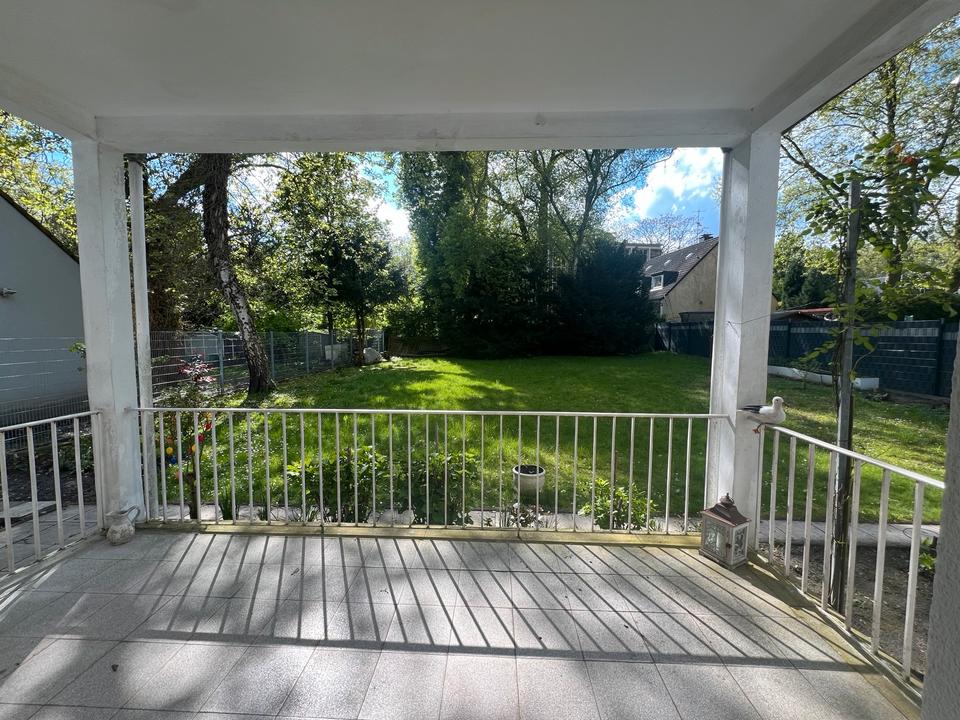 Thumbnail-Schönes Freistehendes zwei Parteienhauas, Eigennutz oder Investor