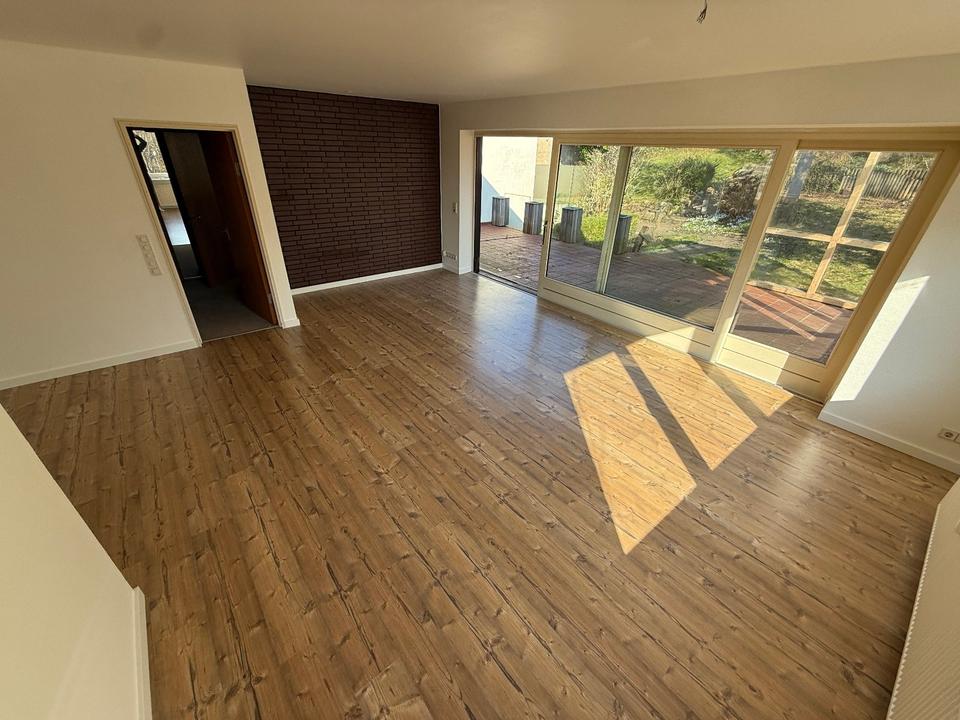 Thumbnail-5 Zimmer, eigener Garten, riesige Terrasse, Stellplatz - zentral