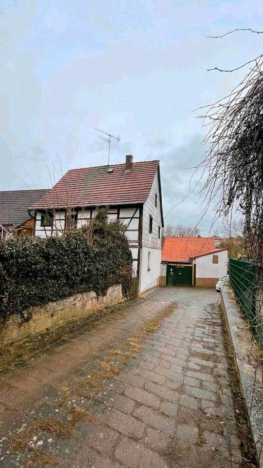 Thumbnail-Kleiner Vierseitenhof mit Ausbaureserven