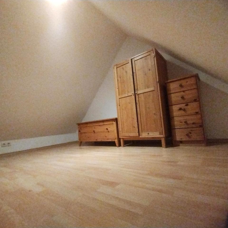 Thumbnail-Möbliertes WG-Zimmer mit Schlafbereich im Dach – sofort verfügbar