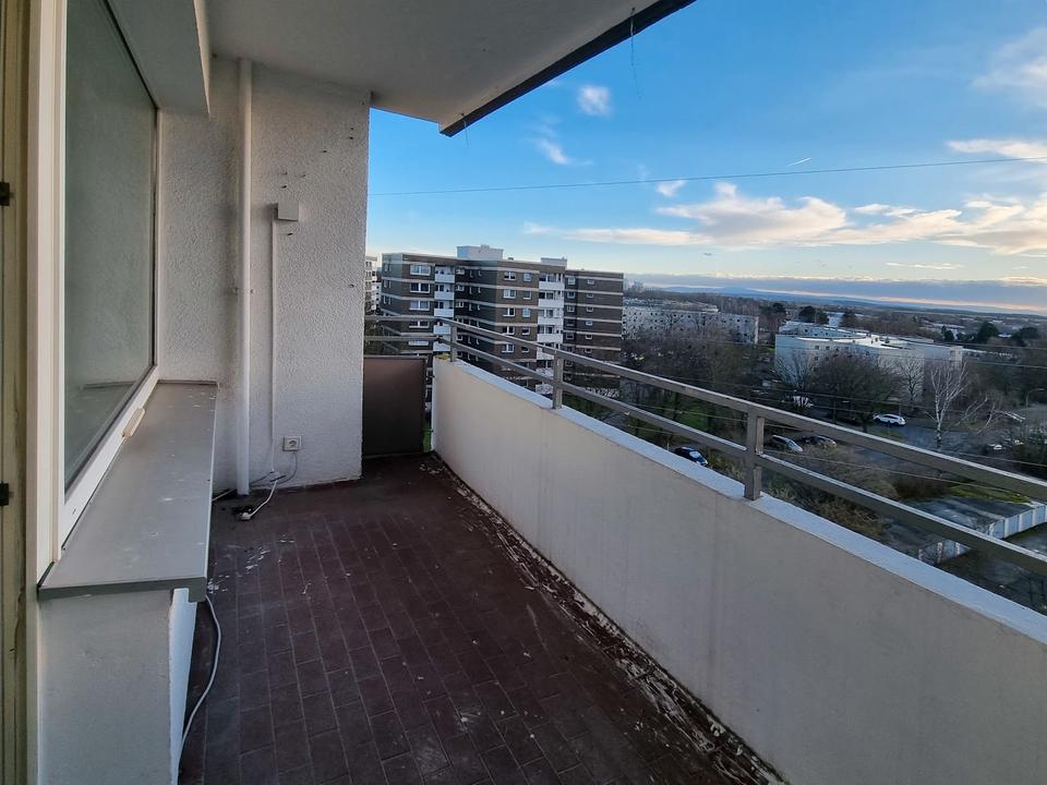 Thumbnail-Renovierte 2-Zimmer-Wohnung mit Balkon und Aufzug in der Weststadt!