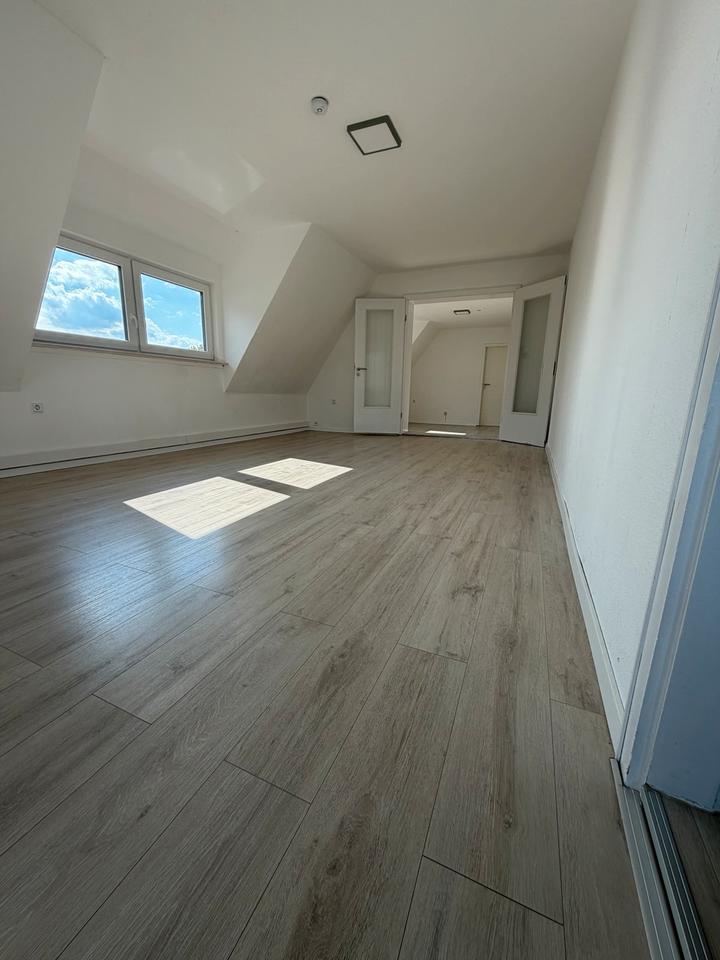 Thumbnail-Großzügige 160 m² Zweifamilienhaus mit Wintergarten EBK