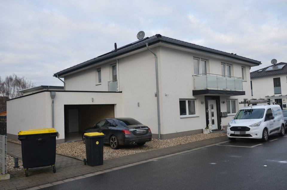 Thumbnail-Großzügiges Zweifamilienhaus in Kamp-Lintfort