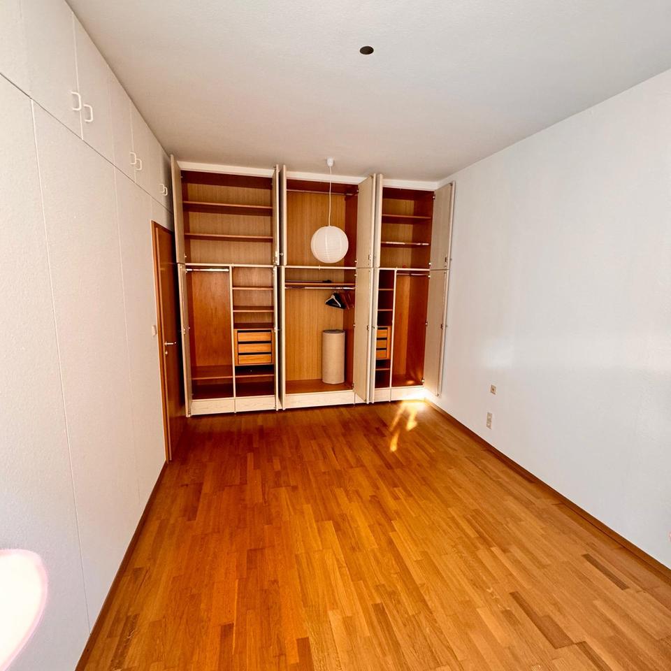 Thumbnail-ZWISCHENMIETE (APRIL&MAII)Zimmer Stuttgart WEST sehr Zentrale Lag