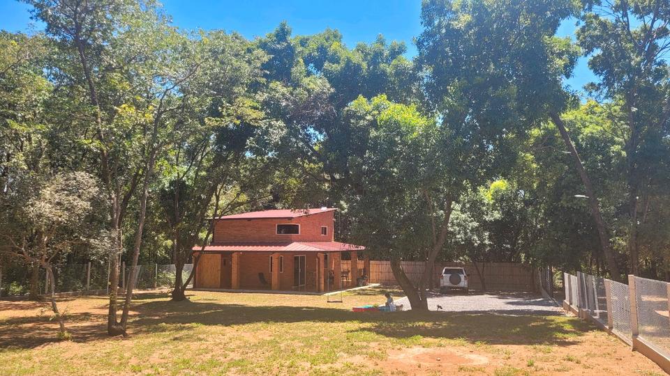 Thumbnail-Paraguay - Haus mit Galerie, Sauna & Parkgrundstück nahe Asuncion