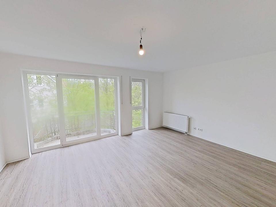 Thumbnail-Große 2-Zimmer-Wohnung mit BALKON, EBK und BADEWANNE