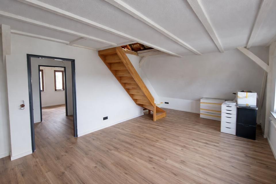 Thumbnail-2,5 Zimmer Wohnung mit Dachspitze 70m2 ab sofort