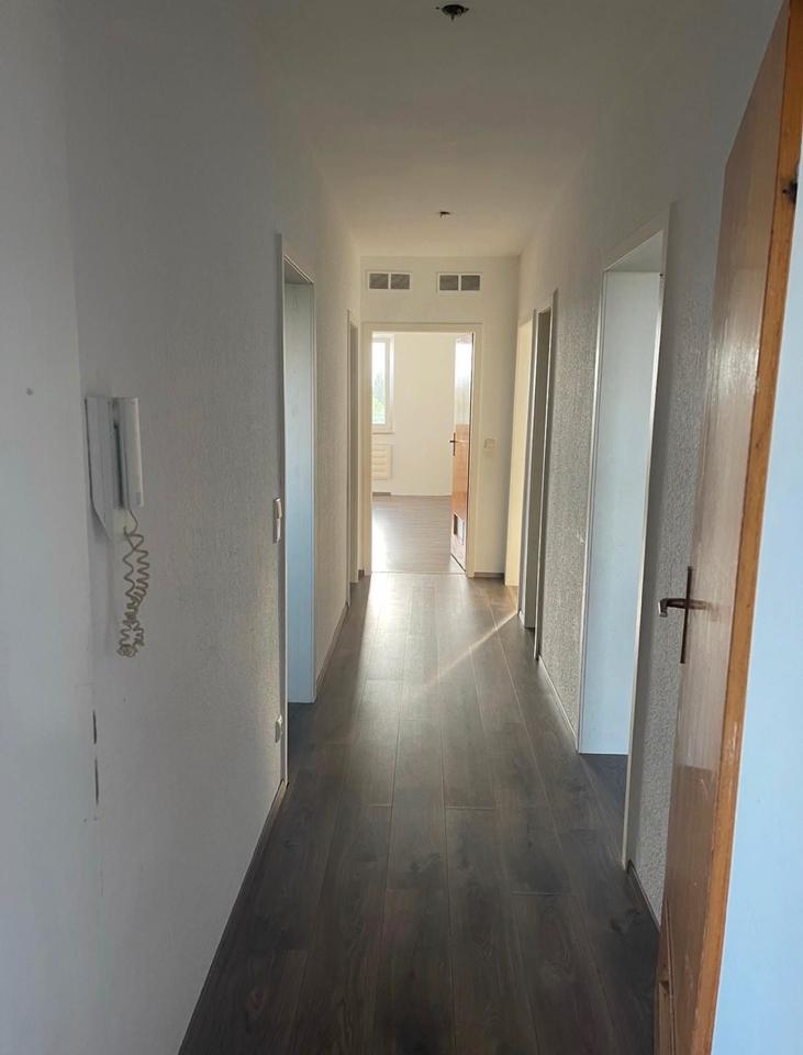 Thumbnail-Neu renovierte 3 Zimmer Wohnung zum Verkauf