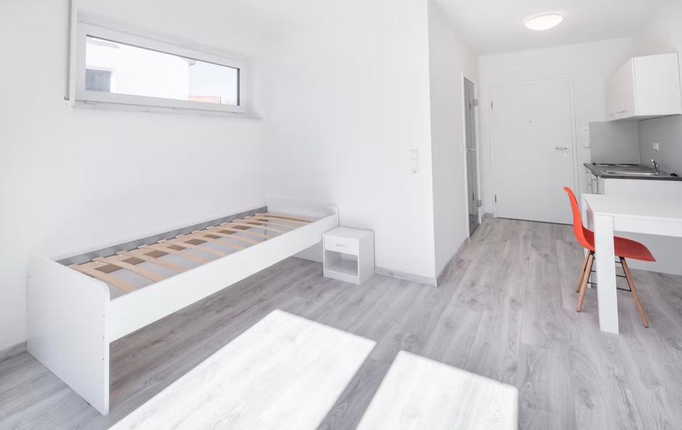 Thumbnail-Möbliertes Apartment zur Zwischenmiete – Erdgeschoss + Balkon