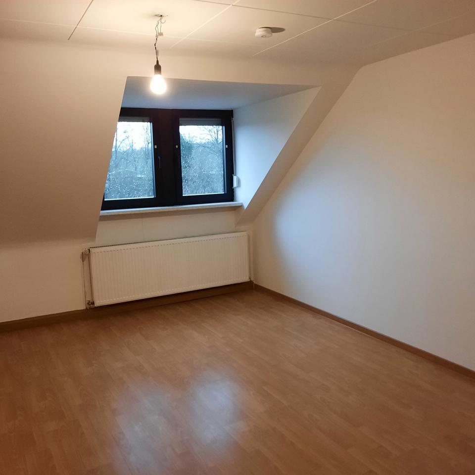 Thumbnail-Kpl. renovierte Wohnung 3 Zi. Kü.Bad