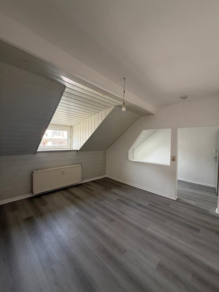 Thumbnail-Renovierte gemütliche Dachwohnung