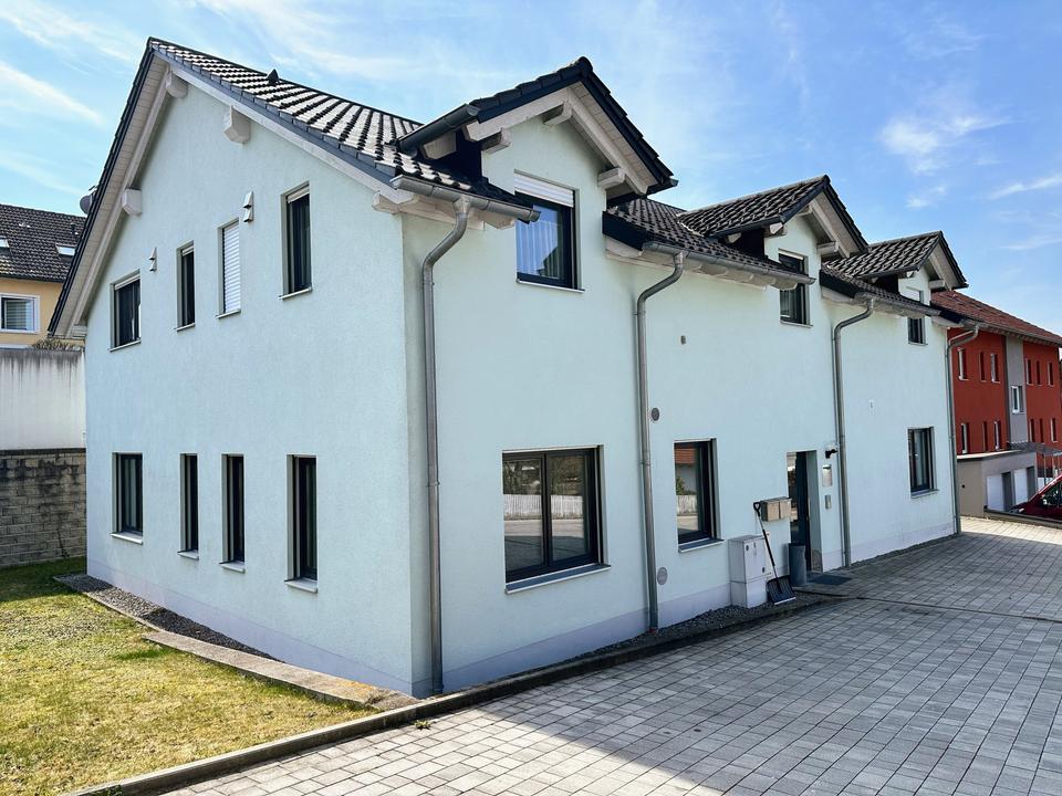 Thumbnail-Großzügige 4-Zimmer-Wohnung in zentraler Lage in Büchlberg