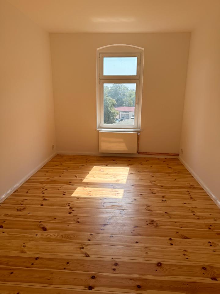 Thumbnail-Frisch sanierte 4 Zimmerwohnung im 2. OG in Oranienburg zu vermieten