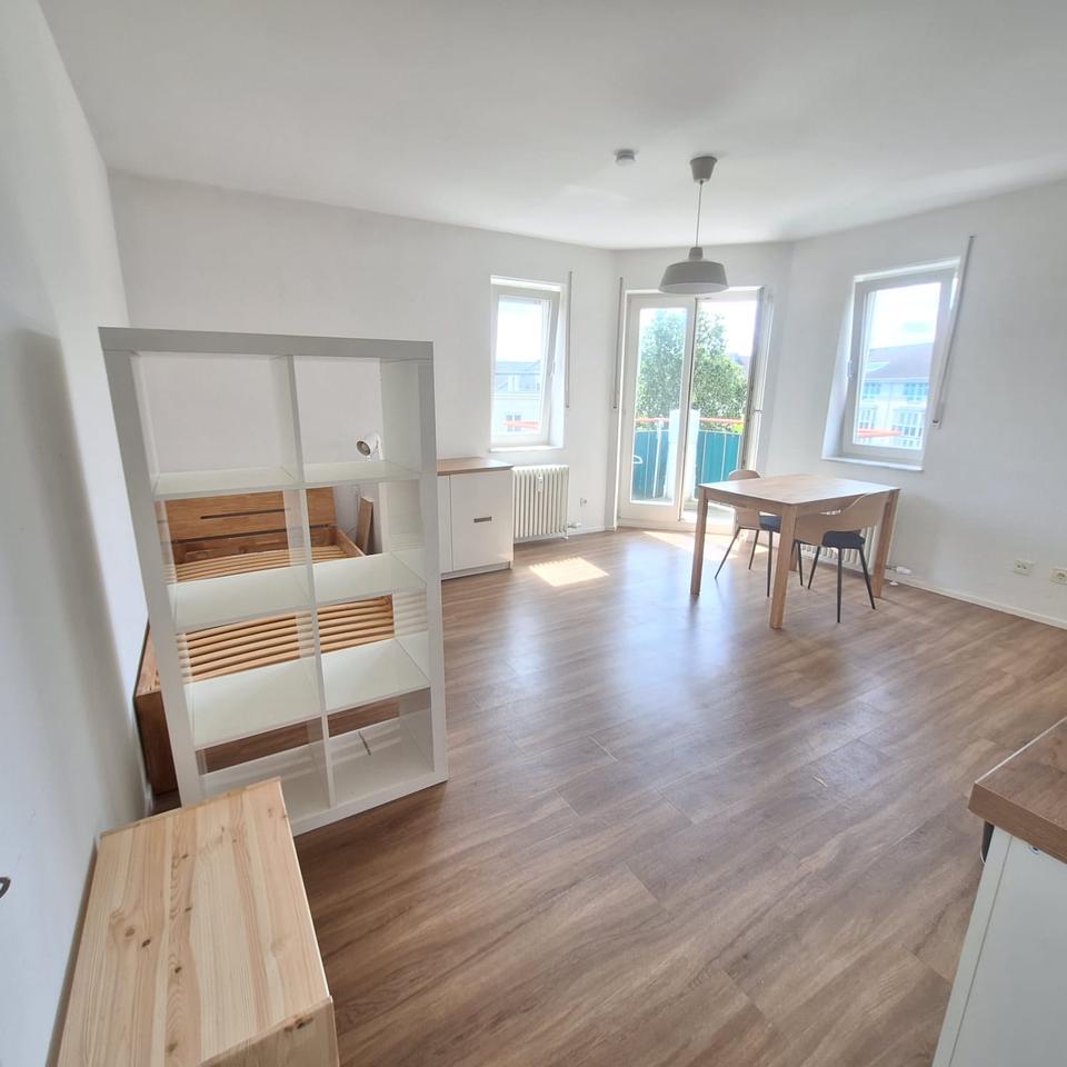 Thumbnail-Möbliertes Studio-Apartment mit Balkon inkl. aller Nebenkosten,