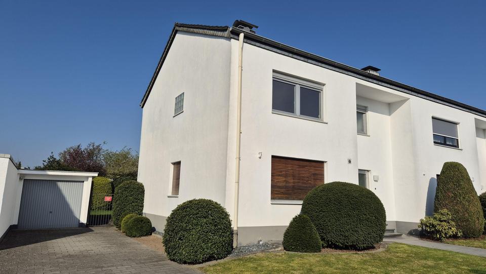 Thumbnail-Doppelhaushälfte, 6 Zimmer mit Garten, in bester Lage von Kaarst