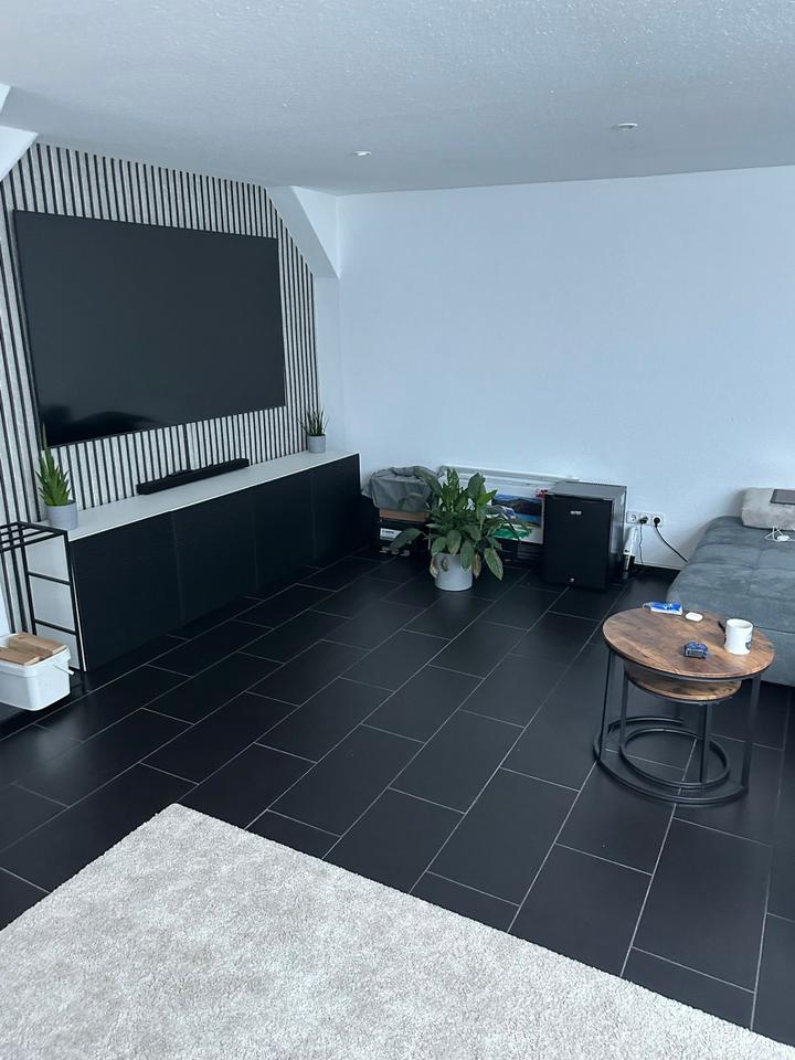 Thumbnail-Schöne 2- Zimmerwohnung mit schönem Garten zu vermieten!