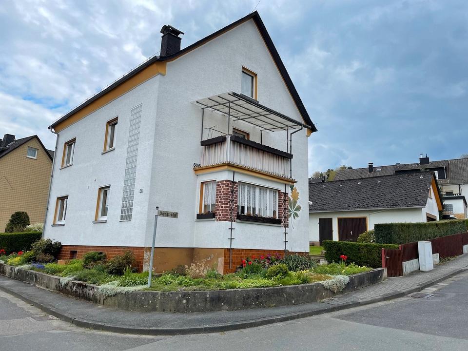 Thumbnail-Gepflegtes Mehrfamilienhaus mit Nebengebäude in 65329 Hohenstein