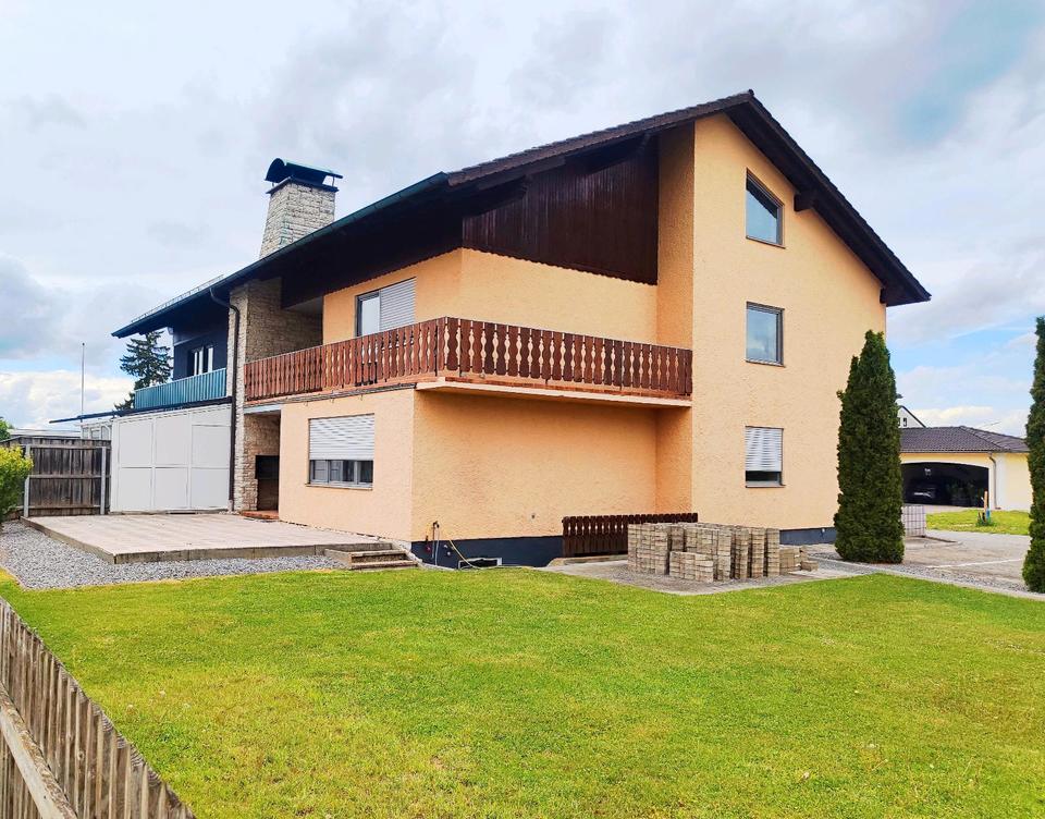 Thumbnail-Großzügige Doppelhaushälfte mit Garten und Garagen zu verkaufen
