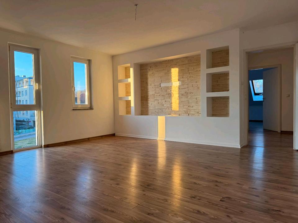 Thumbnail-4 Zi DG Wohnung + Spitzboden + TG | 90m² hell & gepflegt