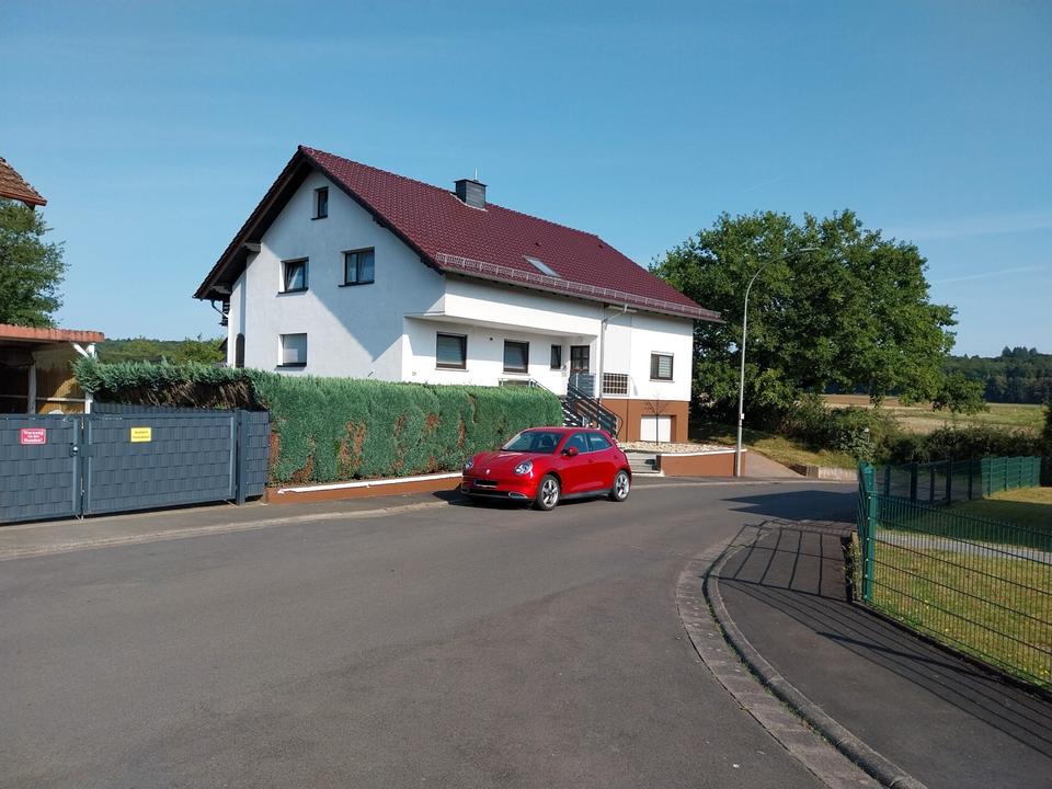 Thumbnail-Zweifamilienhaus mit einliegender Einbauwohnung in Feldrandlage