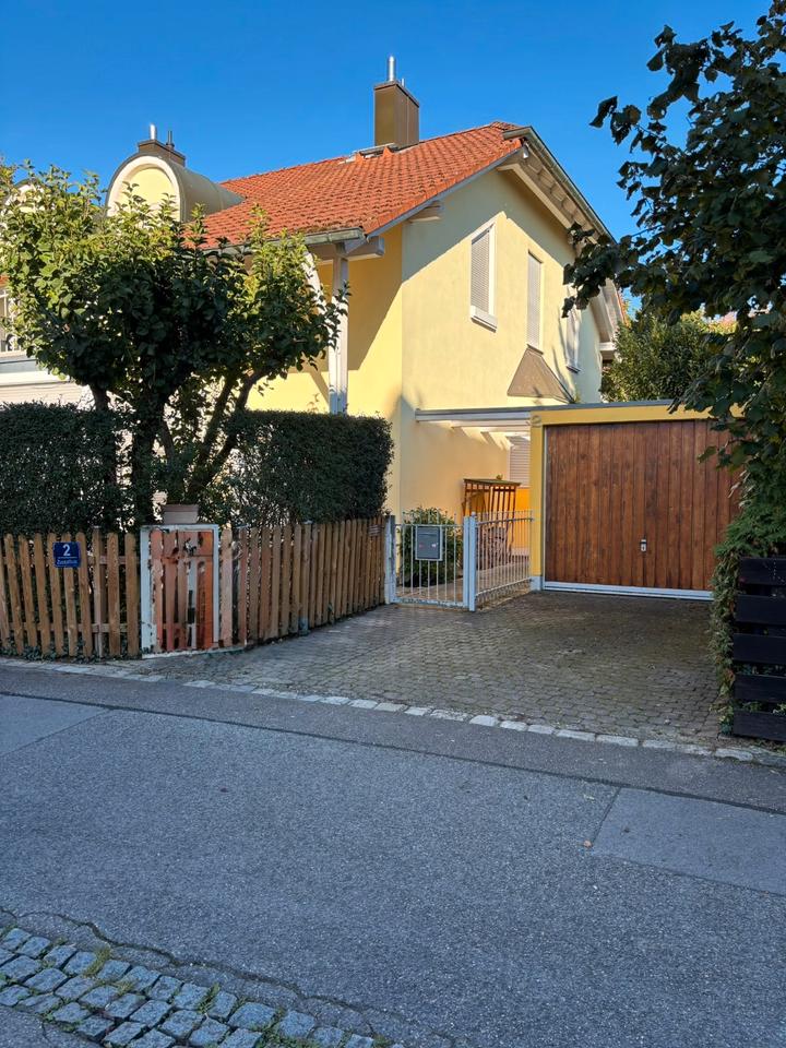 Thumbnail-Gepflegte Doppelhaushälfte in Ingolstadt-Hollerstauden mit Garage