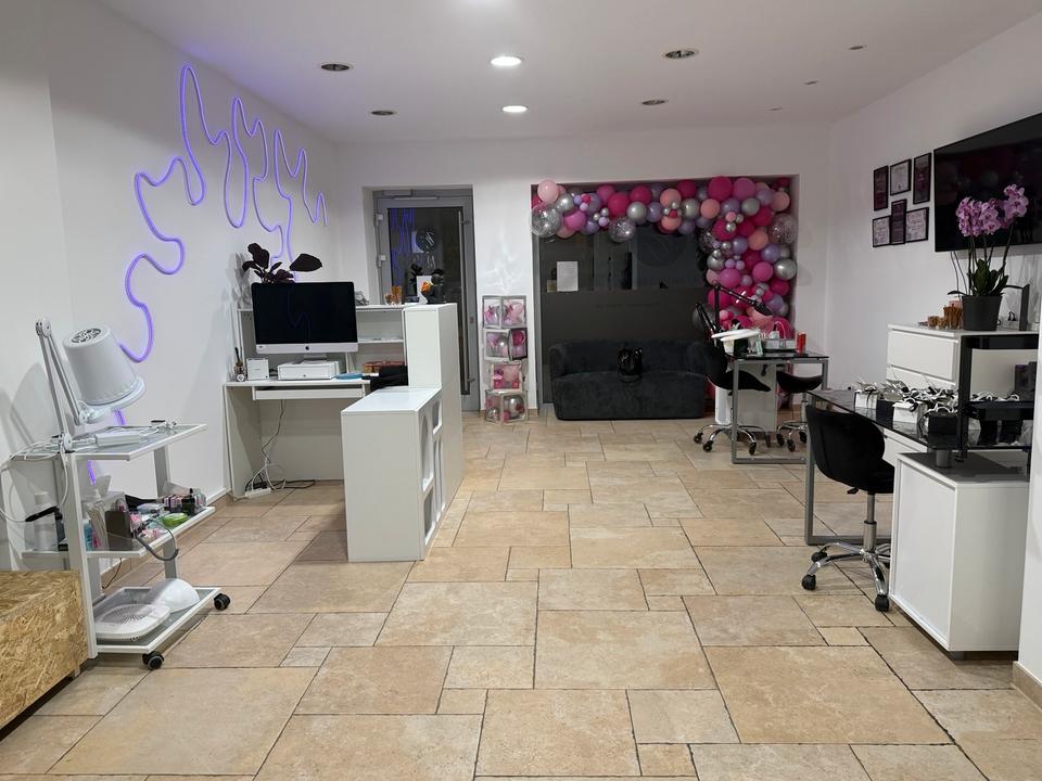 Thumbnail-Untermieterin Nageldesignerin & Wimpernstylistin Kosmetikerin
