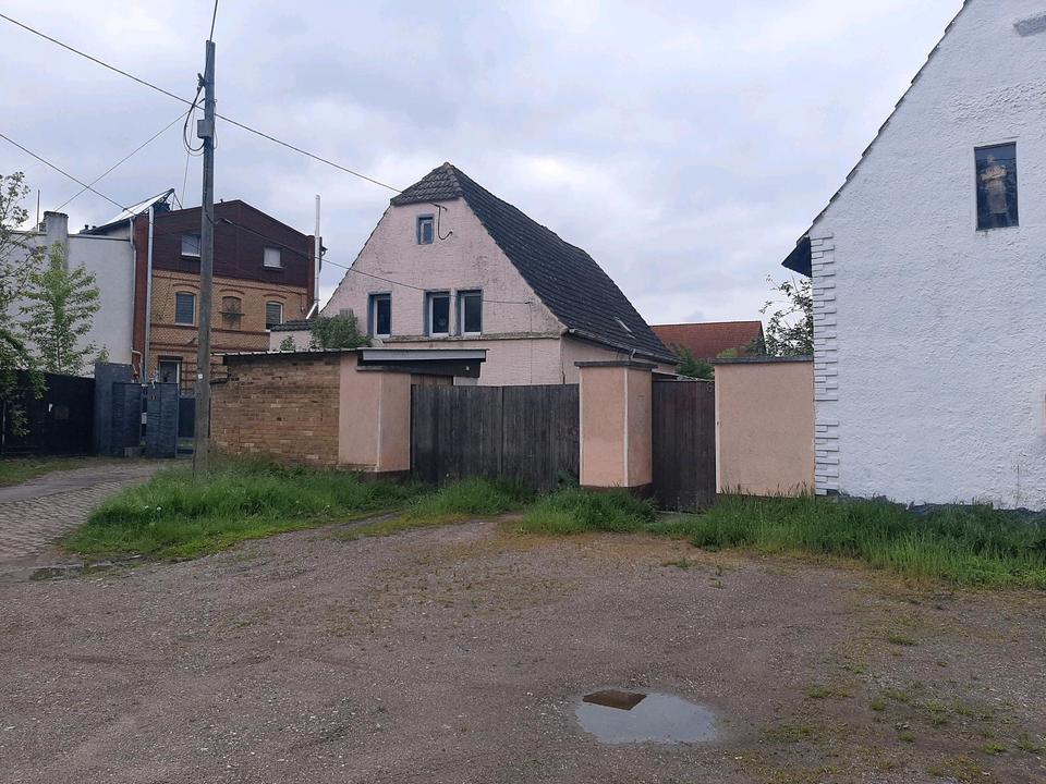 Thumbnail-Altes Einfamilienhaus in ruhiger aber zentraler Lage in Brehna