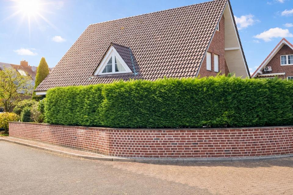 Thumbnail-Sehr gepflegtes 8-Zimmer-Einfamilienhaus mit Garten, Küche, Kamin und Doppelgarage in ruhiger Lage!