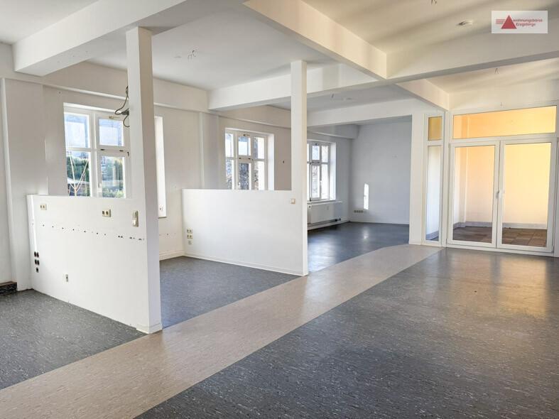 Thumbnail-Große Maisonette-Wohnung mit 240 m² - Fahrstuhl - PKW-Stellplatz -Annaberg-Buchholz!