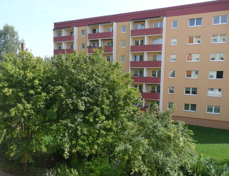 Thumbnail-Großzügiges Wohnzimmer mit Balkon!