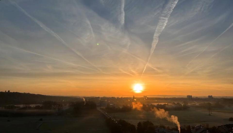 Thumbnail-1-Zimmerwohnung teilmöbliert mit EBK und Balkon im 16.Stock
