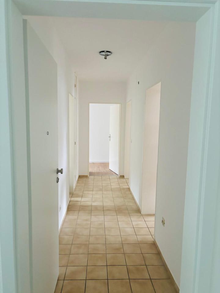 Thumbnail-3 Zimmer Wohnung mit Balkon in ruhiger Lage 68 m2