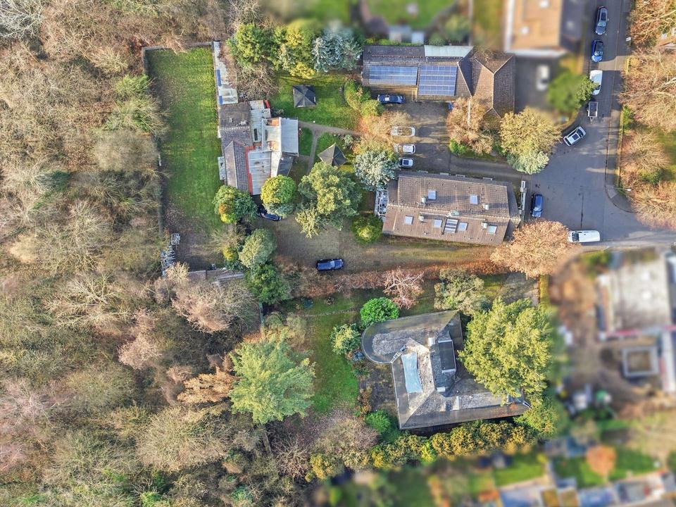 Thumbnail-KENSINGTON Exklusiv - Großes Grundstück mit Mehrfamilienhaus und positivem Bauvorbescheid
