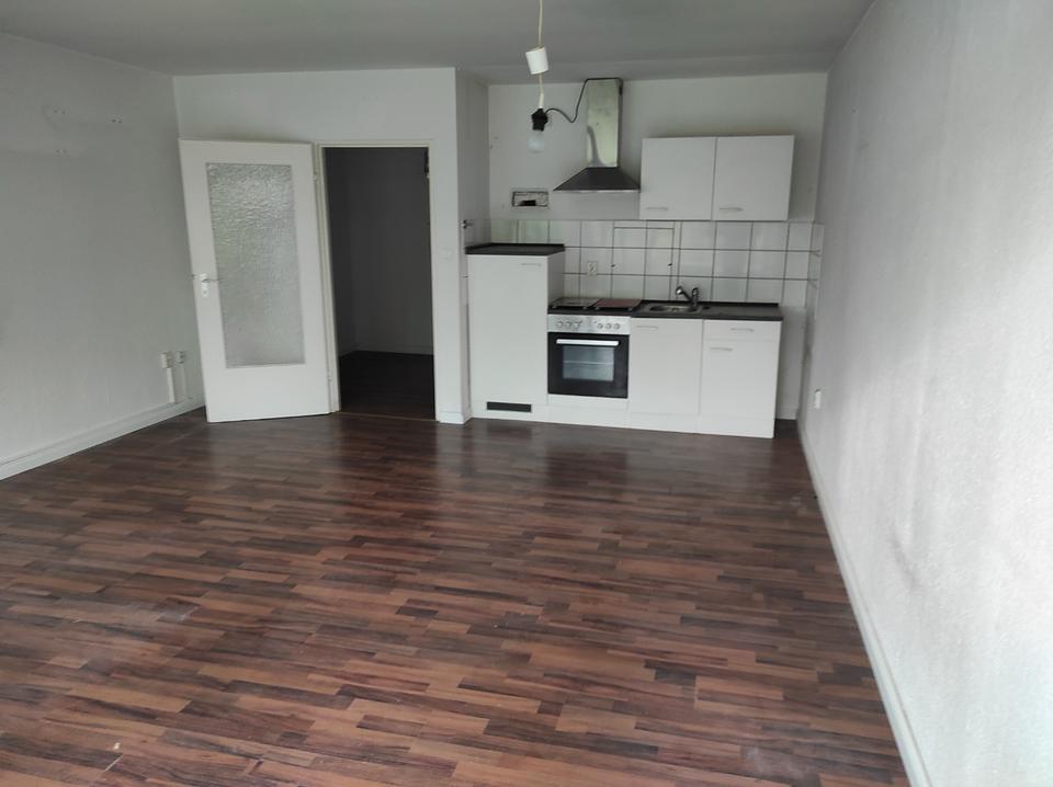 Thumbnail-Helle 1 Zimmer Wohnung mit Balkon EBK und Badewanne